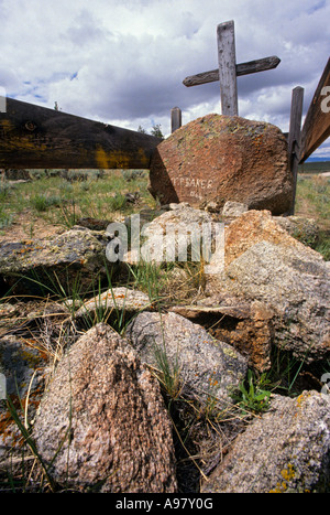 GRAVE IS PRESERVED ALONG THE OREGON TRAIL NEAR SUN RANCH, WYOMING. Stock Photo