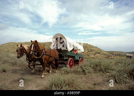 'OREGON TRAIL WAGON TRAIN' CROSSES THE NEBRASKA PRAIRIE NEAR BAYARD. FALL. Stock Photo