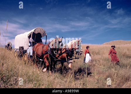 'OREGON TRAIL WAGON TRAIN' CROSSES THE NEBRASKA PRAIRIE NEAR BAYARD. FALL. Stock Photo