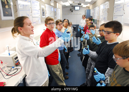 A teacher works with Students as they learn to sequence DNA during a High School Forensics class in Connecticut, USA 2008 Stock Photo