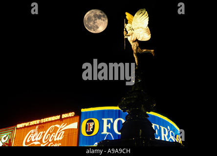 1988 HISTORICAL EROS STATUE SHAFTSBURY MEMORIAL FOUNTAIN (©ALFRED GILBERT 1893) PICCADILLY CIRCUS WEST END LONDON ENGLAND UK Stock Photo