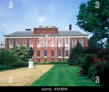 KENSINGTON PALACE KENSINGTON GARDENS LONDON ENGLAND UK Stock Photo