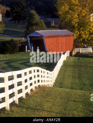 WHITE WOODEN FENCE HARMON COVERED BRIDGE PLUM CREEK INDIANA COUNTY PENNSYLVANIA USA Stock Photo