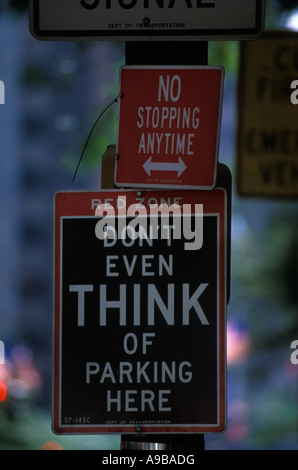 NO PARKING STREET SIGN FIFTH AVENUE MIDTOWN MANHATTAN NEW YORK CITY USA Stock Photo