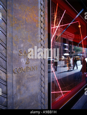 ENTRANCE SAKS DEPARTMENT STORE FIFTH AVENUE MIDTOWN MANHATTAN NEW YORK CITY USA Stock Photo