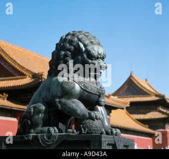 Statue of a bronze lion, Imperial Palace, Forbidden City, Beijing, China Stock Photo