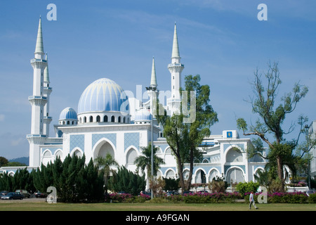 The State Mosque of Pahang in Kuantan Stock Photo - Alamy