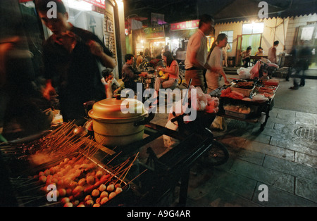 CHN China Beijing Mobile cookshops in a hutong Stock Photo