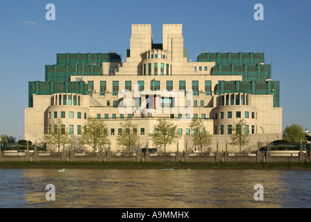 River Thames and the modern architecture of riverside Mi6 building at Vauxhall Cross HQ of the Secret Intelligence Service SIS London England UK Stock Photo