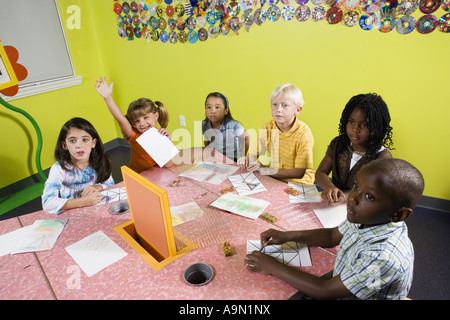 Children drawing and paying attention in art class Stock Photo - Alamy
