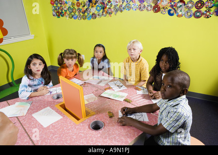 Children drawing and paying attention in art class Stock Photo - Alamy