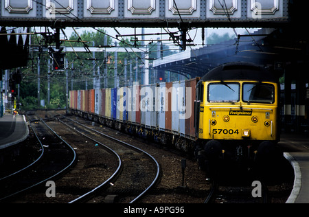 Freightliner freight train from the port of Felixstowe running through Ipswich station, Suffolk, UK. Stock Photo