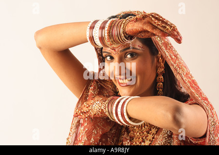 Portrait of an Indian bride posing Stock Photo - Alamy