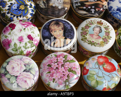 Keepsakes souvenir plates featuring princess Diana and Queen Elizabeth II for sale in Covent Garden flea market, London England UK Stock Photo