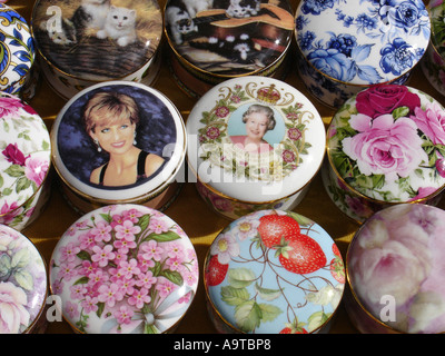 Keepsakes souvenir plates featuring princess Diana and Queen Elizabeth II for sale in Covent Garden flea market, London England UK Stock Photo