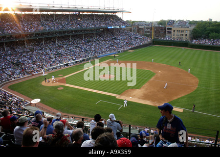 1980s MIKE SCHMIDT NUMBER 20 BATTING PHILLIES AND CHICAGO CUBS BASEBALL  GAME VETERAN'S STADIUM PHILADELPHIA PA USA Stock Photo - Alamy