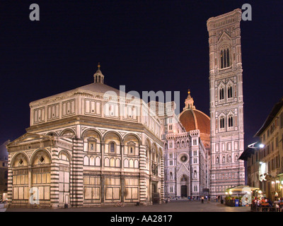 The Duomo (Basilica di Santa Maria del Fiore) and Battistero at night, Piazza di San Giovanni, Florence, Italy Stock Photo