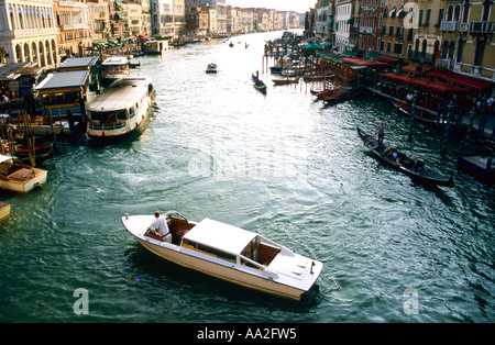 Italy, Venice, Canale Grande, Grand Canal view from Ponte Rialto Bridge, view from Rialto Bridge, boats and gondolas on curve in Stock Photo