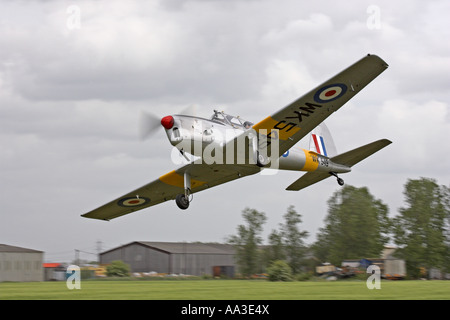 DeHavilland (Canada) DHC-1 Chipmunk 22 WK549 G-BTWF in flight low at Breighton Airfield, West Yorkshire, England Stock Photo