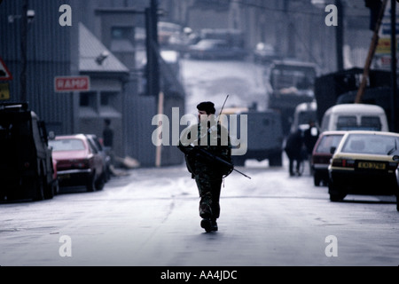 NEWRY BOMBING NORTHERN IRELAND 28 FEB 1985. 9 RUC POLICE OFFICERS DIED ...