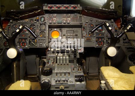 Concorde Cockpit Stock Photo: 28924891 - Alamy