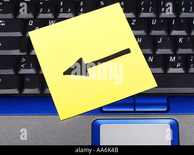 memo note on notebook, arrow to the left drawing Stock Photo
