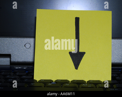 memo note on notebook, arrow down drawing Stock Photo