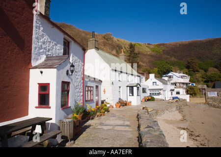 White seafront cottages on beach at Porth Dinllaen village in bay on Lleyn Peninsula Morfa Nefyn Gwynedd North Wales UK Britain Stock Photo