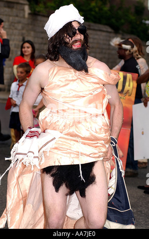 Aaron Barschak dressed as Osama Bin Laden outside Windsor Castle 2003 Photo by John Robertson Stock Photo