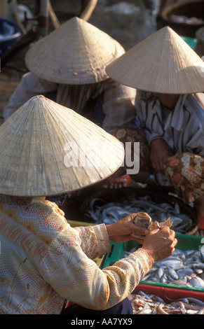 Vietnamise Women Fish Market Hoi An Vietnam Stock Photo