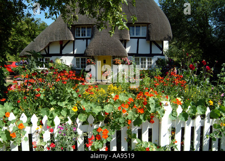 Thatched Cottage at Longparish village Hampshire England Stock Photo