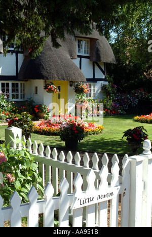 Thatched Cottage Longparish Hampshire England Stock Photo