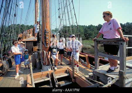 Elk218 3062 North Carolina Roanoke Island Manteo Elizabeth II replica of 1585 British ship Stock Photo