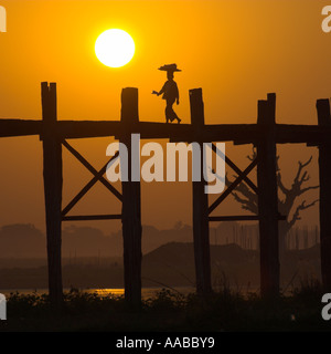 Silhouette of U Bein Bridge Myanmar at sunset, the longest teak bridge ...