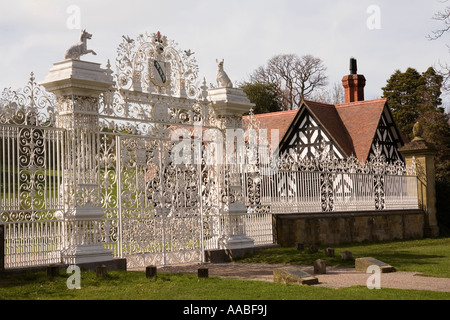 UK Wales Clwyd Chirk Chirk Castle ornamental iron gates and gatehouse Stock Photo