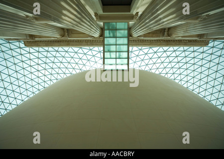 Glass bridge walkway in Great Court of the British Museum Stock Photo