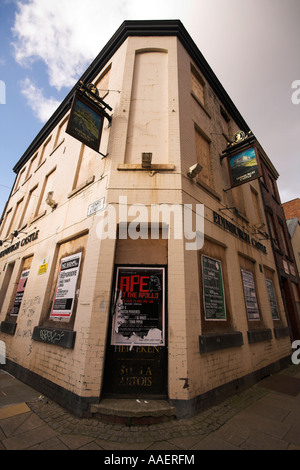 Derelict pub, Edinburgh Castle public house, Henry Street and Blossom street junction, Ancoats, Manchester, UK Stock Photo