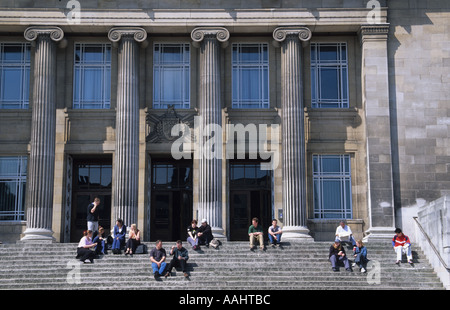 leeds university founded in 1904 parkinson building opened in 1951 by the princess royal leeds yorkshire uk Stock Photo