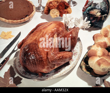 1960s THANKSGIVING ROAST TURKEY DINNER Stock Photo