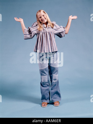 1970 1970s TEENAGE GIRLS STANDING WITH ARMS IN THE AIR Stock Photo