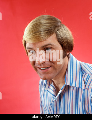 MAN PORTRAIT SMILING 1970 1970s RETRO Stock Photo