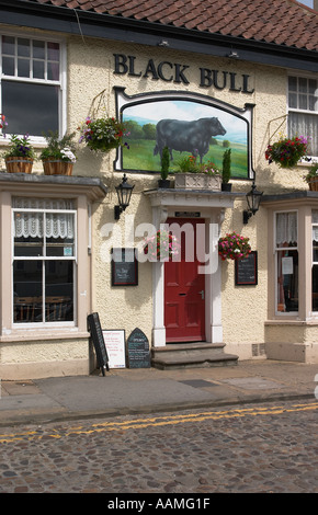 Black Bull Pub in Thirsk town centre Stock Photo - Alamy