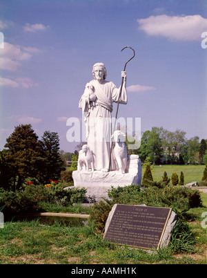 1970 1970s STATUE JESUS AS SHEPHERD WITH STAFF SHEEP TOMBSTONE 23RD PSALM WEST LAUREL HILL CEMETERY RETRO Stock Photo