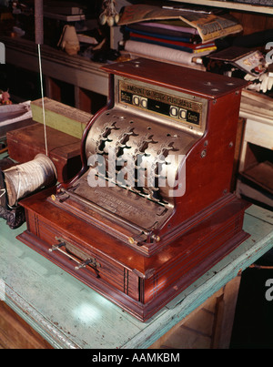 ANTIQUE MANUAL CASH REGISTER ON COUNTER IN OLD GENERAL MERCHANDISE RETAIL STORE 1900s 1890s 1910s Stock Photo