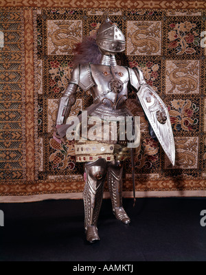 Classic Medieval Full Suit of Armor Stock Photo - Alamy