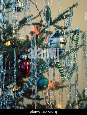 1970 1970s RETRO CHRISTMAS TREE ORNAMENT GARLAND LIGHTS Stock Photo