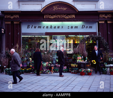 Shoppers browsing in a flower shop in St Stephansplatz  near the Cathedral, Vienna, Austria Stock Photo