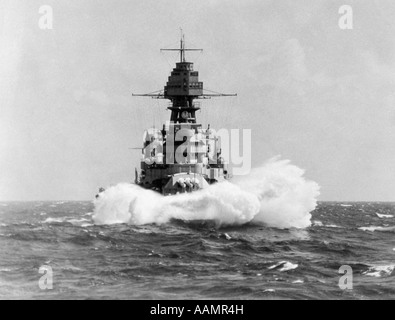 1940s USN BATTLESHIP MAKING HUGE BOW WAVE COMING HEAD ON FULL SPEED AHEAD Stock Photo