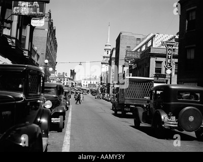 1930s 1935 MAIN STREET SMALL TOWN AUTOMOBILE TRUCK PEDESTRIAN TRAFFIC IN PORTSMOUTH NEW HAMPSHIRE USA Stock Photo