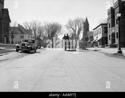 1930s 1940S SMALL TOWN AMERICAN CARS TRUCK ON MAIN STREET NEWPORT VERMONT USA Stock Photo